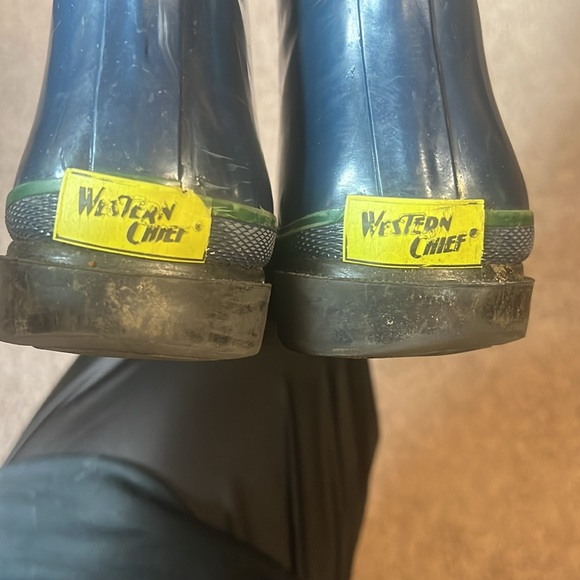 boots for wet weather, walking through puddles. there are scuffs. see photo - Picture 5 of 8